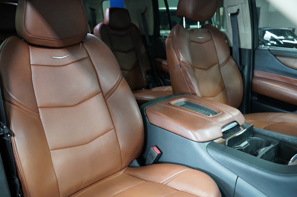 Used 2020 Cadillac Escalade Premium Luxury RWD image 27