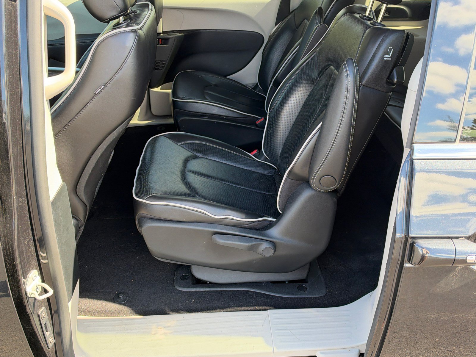 Used 2023 Chrysler Pacifica Limited FWD image 20