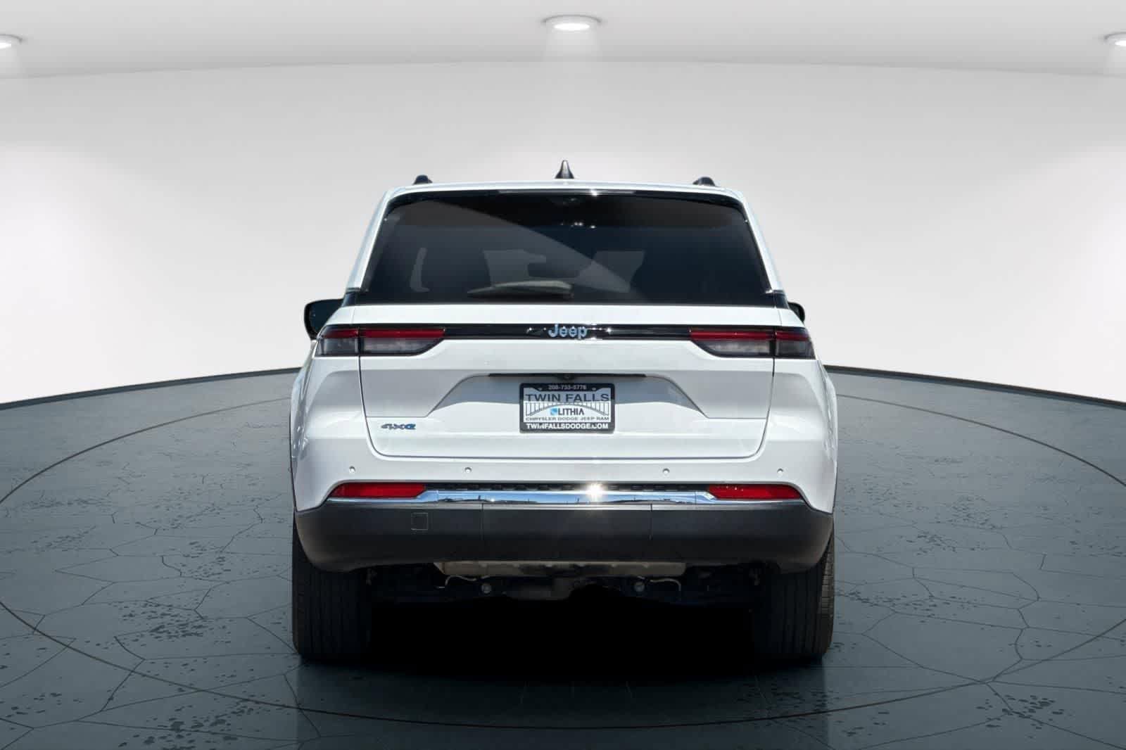 Certified 2022 Jeep Grand Cherokee Limited 4xe w/ Luxury Tech Group II AWD/4WD image 7