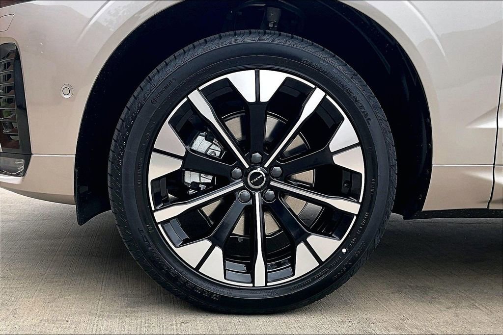 New 2026 Volvo XC60 B5 Plus w/ Protection Package Premier AWD/4WD image 42