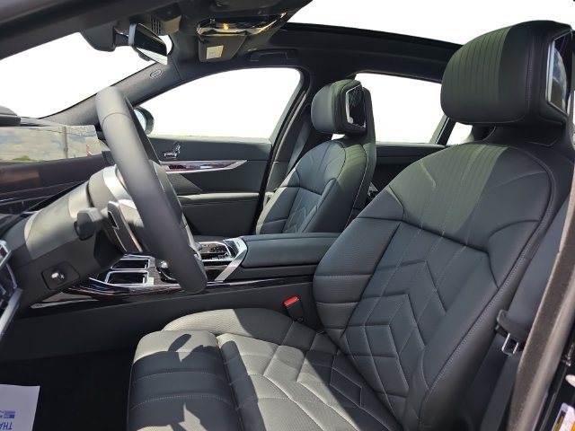 New 2026 BMW 750e xDrive AWD/4WD image 13