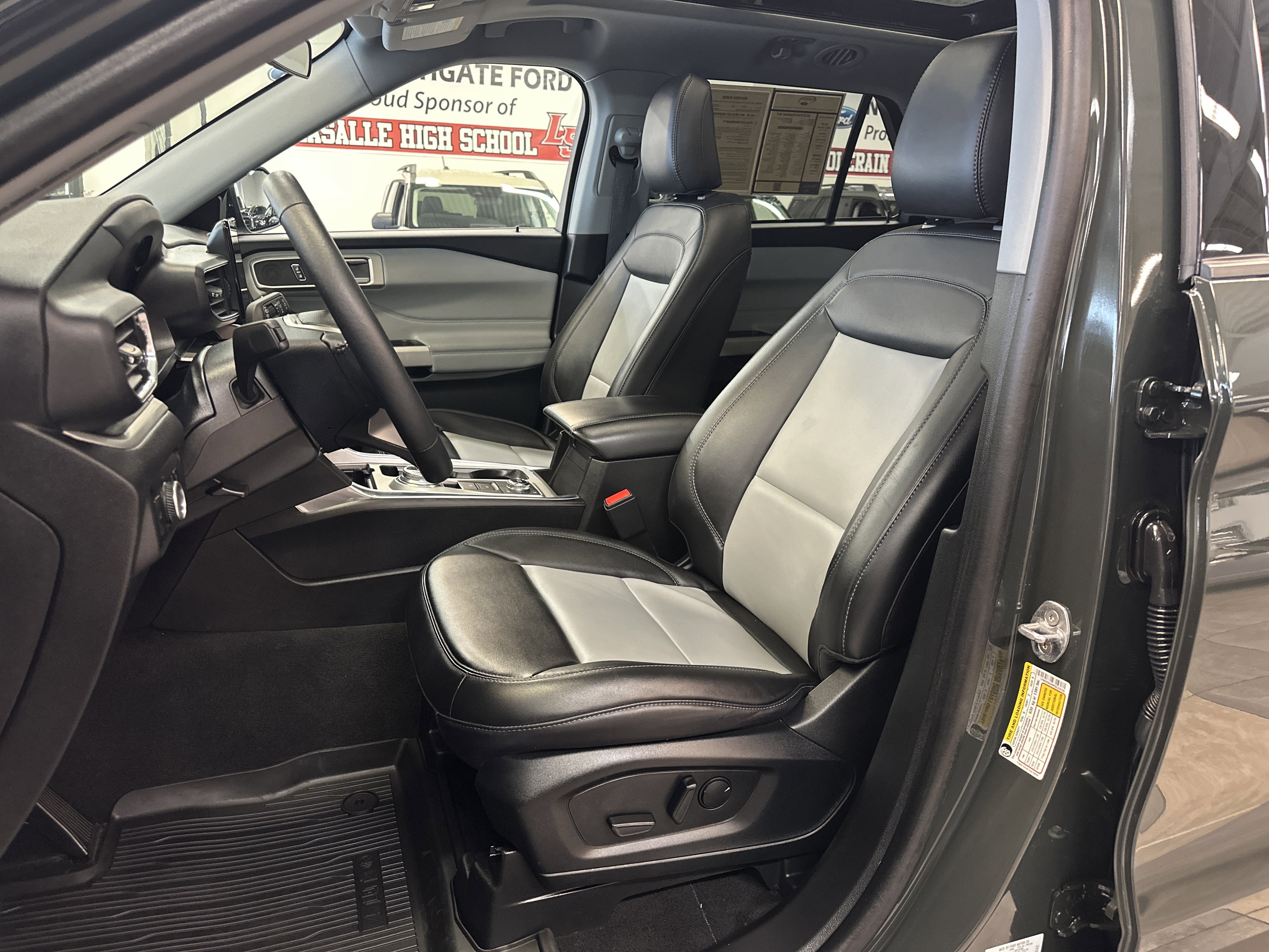 Used 2023 Ford Explorer XLT w/ Equipment Group 202A image 5