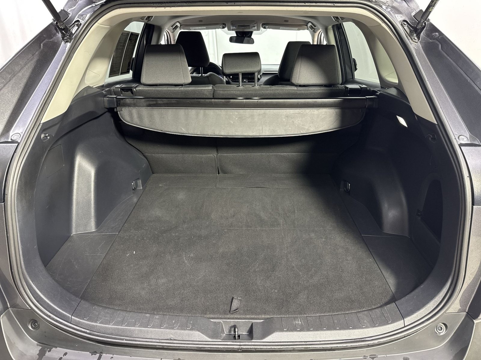 Used 2025 Toyota RAV4 XLE AWD/4WD image 37