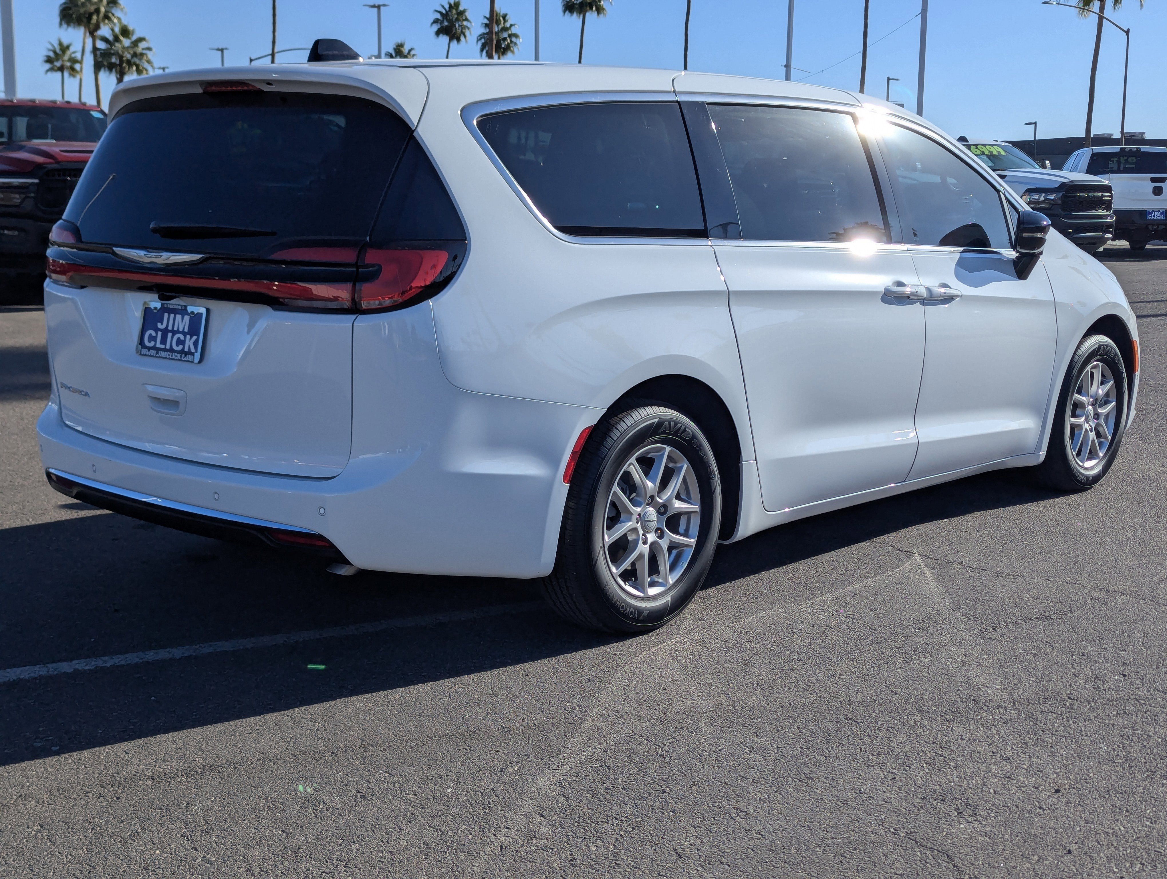 New 2026 Chrysler Pacifica Select image 2