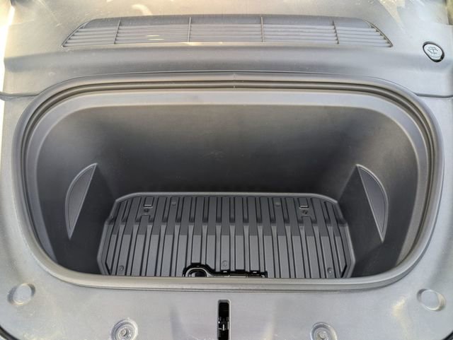 Used 2025 Tesla Model Y Long Range image 25