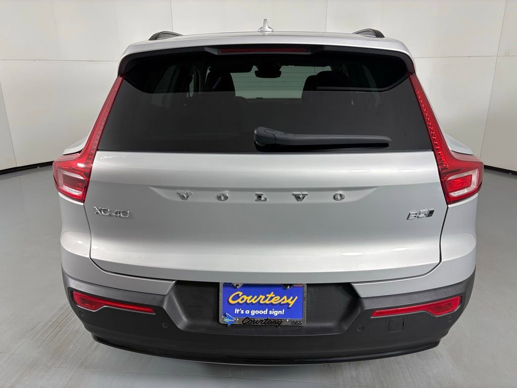 Used 2023 Volvo XC40 B5 Plus w/ Driver Assist Package image 7