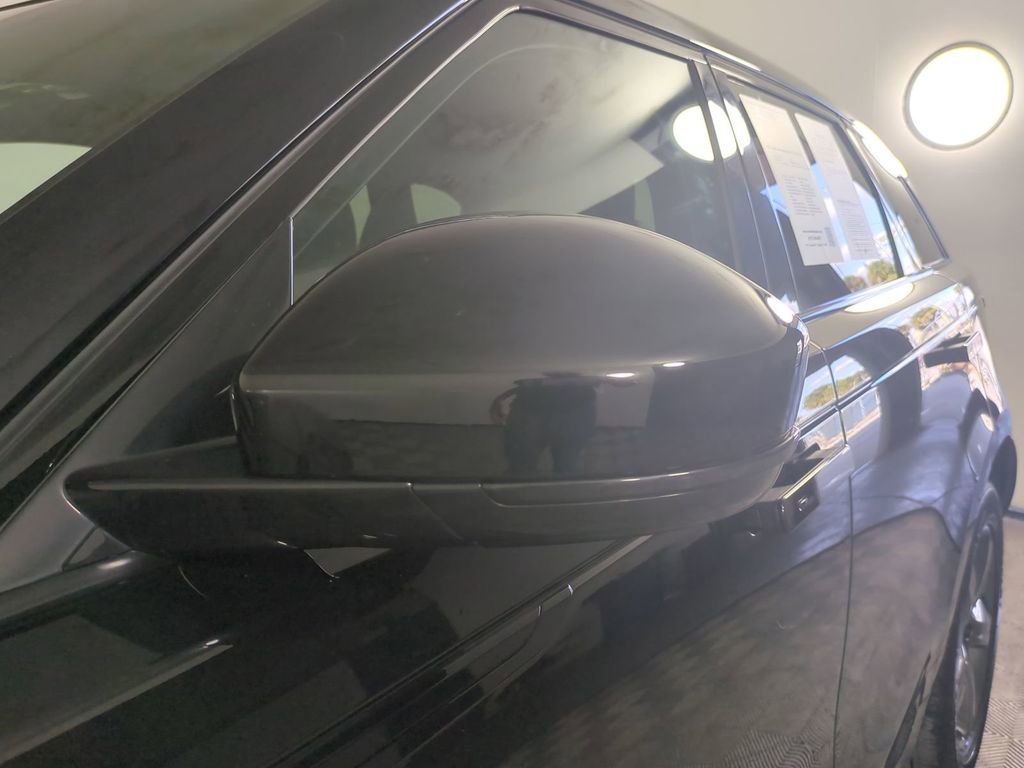 Used 2025 Land Rover Range Rover Velar Dynamic SE image 12