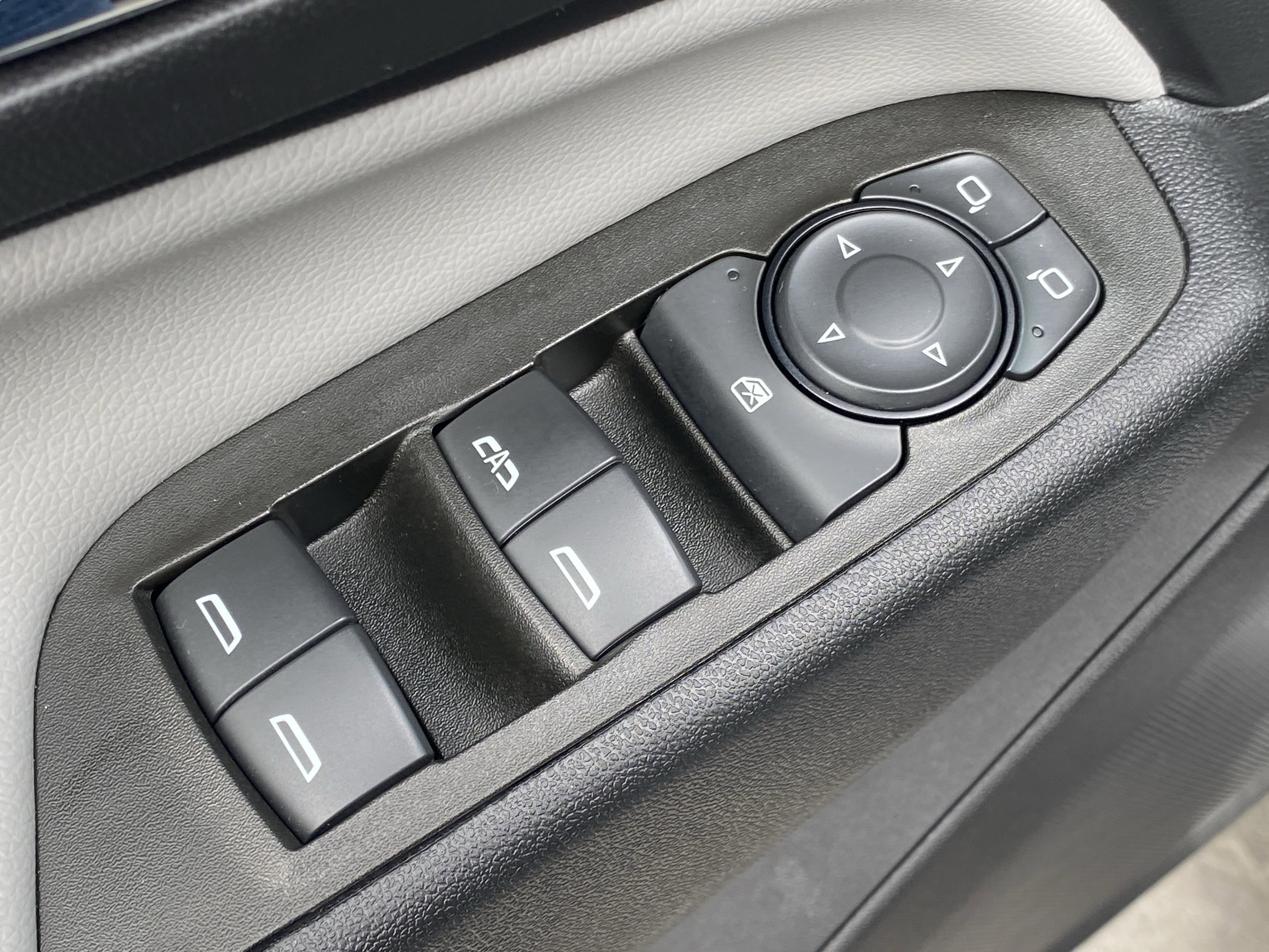 Used 2023 Chevrolet Equinox LS image 16