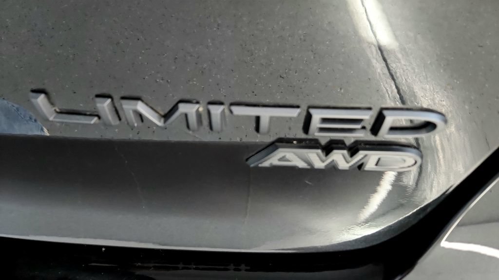 Used 2023 Chrysler Pacifica Limited w/ Uconnect Theater Family Group AWD/4WD image 14