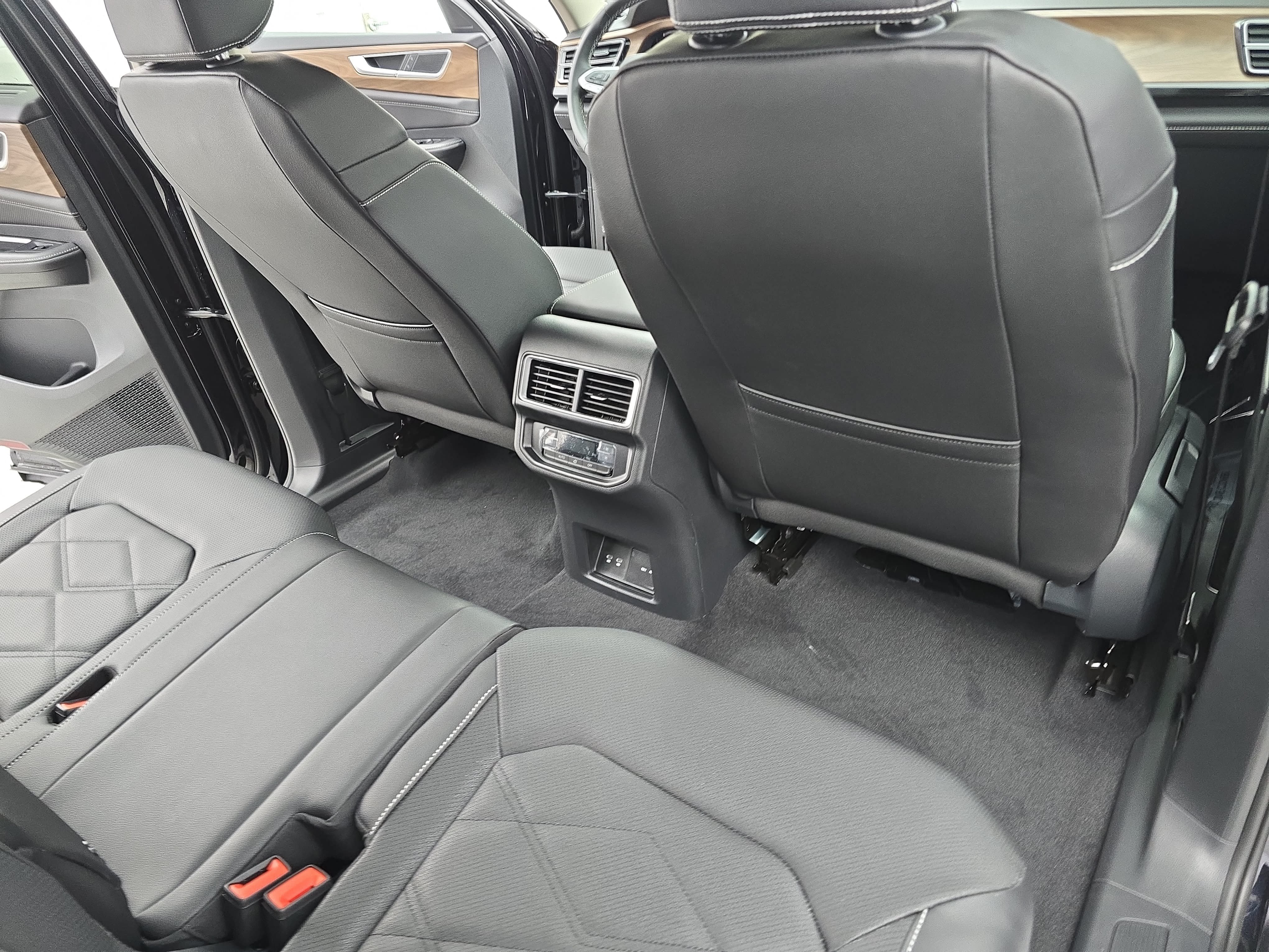 New 2026 Volkswagen Atlas SE FWD image 11