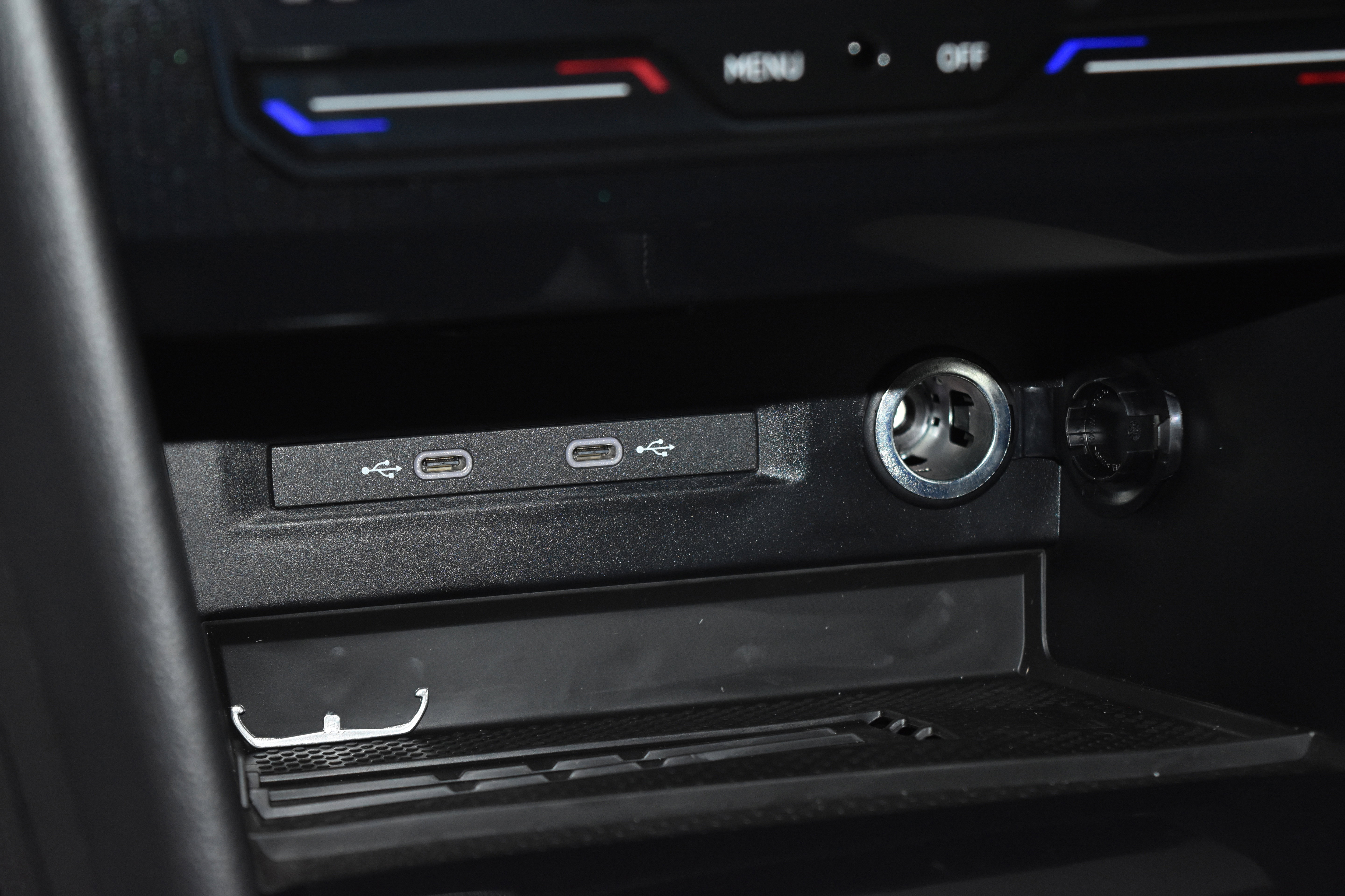 New 2025 Volkswagen Taos SE image 11