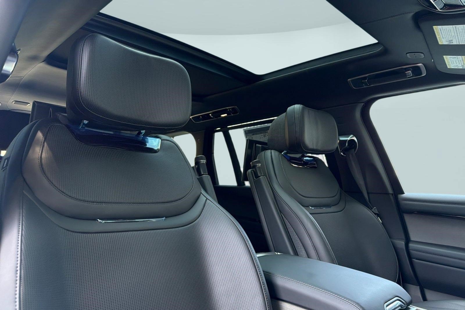 New 2026 Land Rover Range Rover SV AWD/4WD image 22