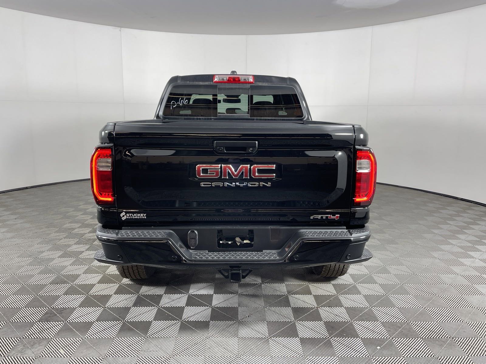 Used 2024 GMC Canyon AT4 w/ Technology Package image 4