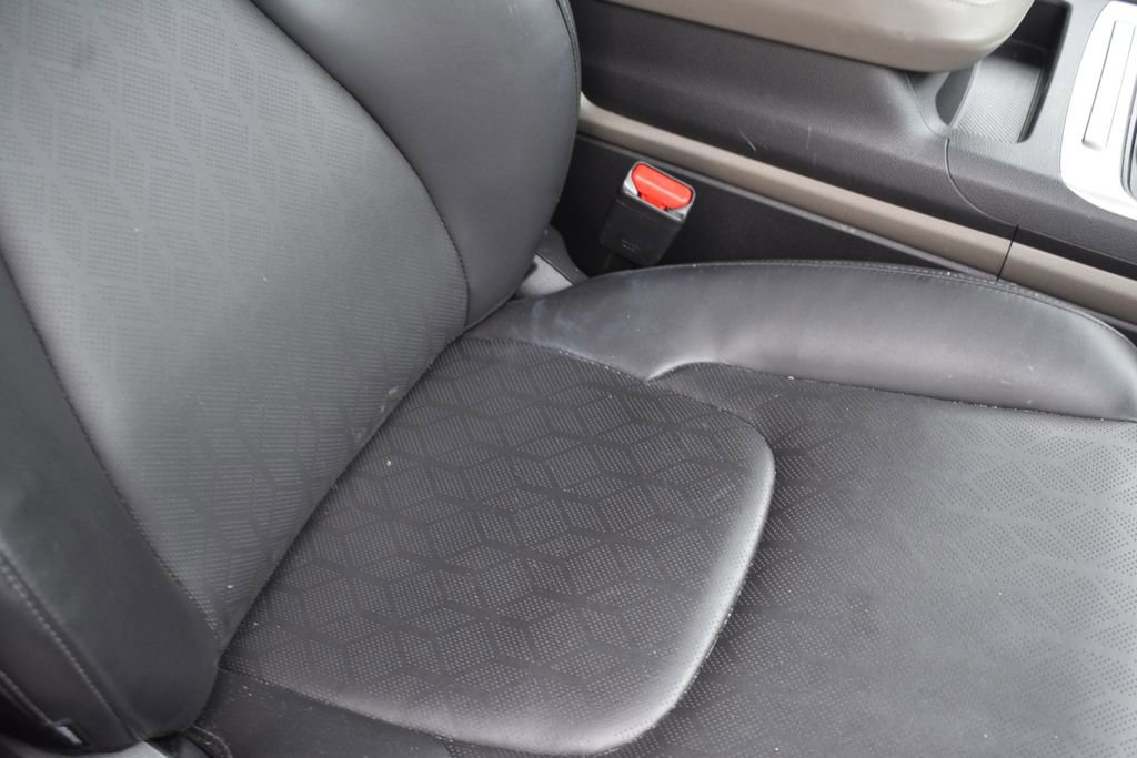 Used 2025 Kia Carnival FWD image 25