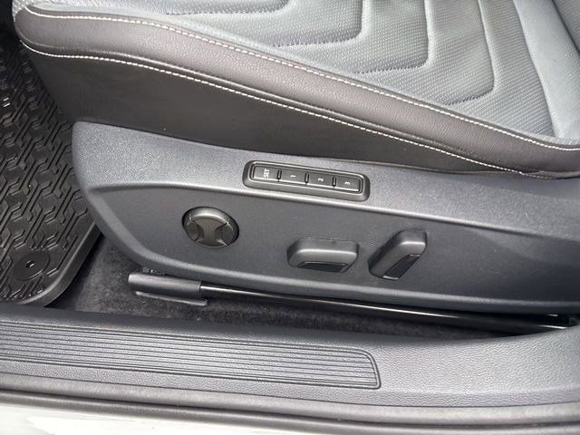 Used 2025 Volkswagen Jetta SEL FWD image 12