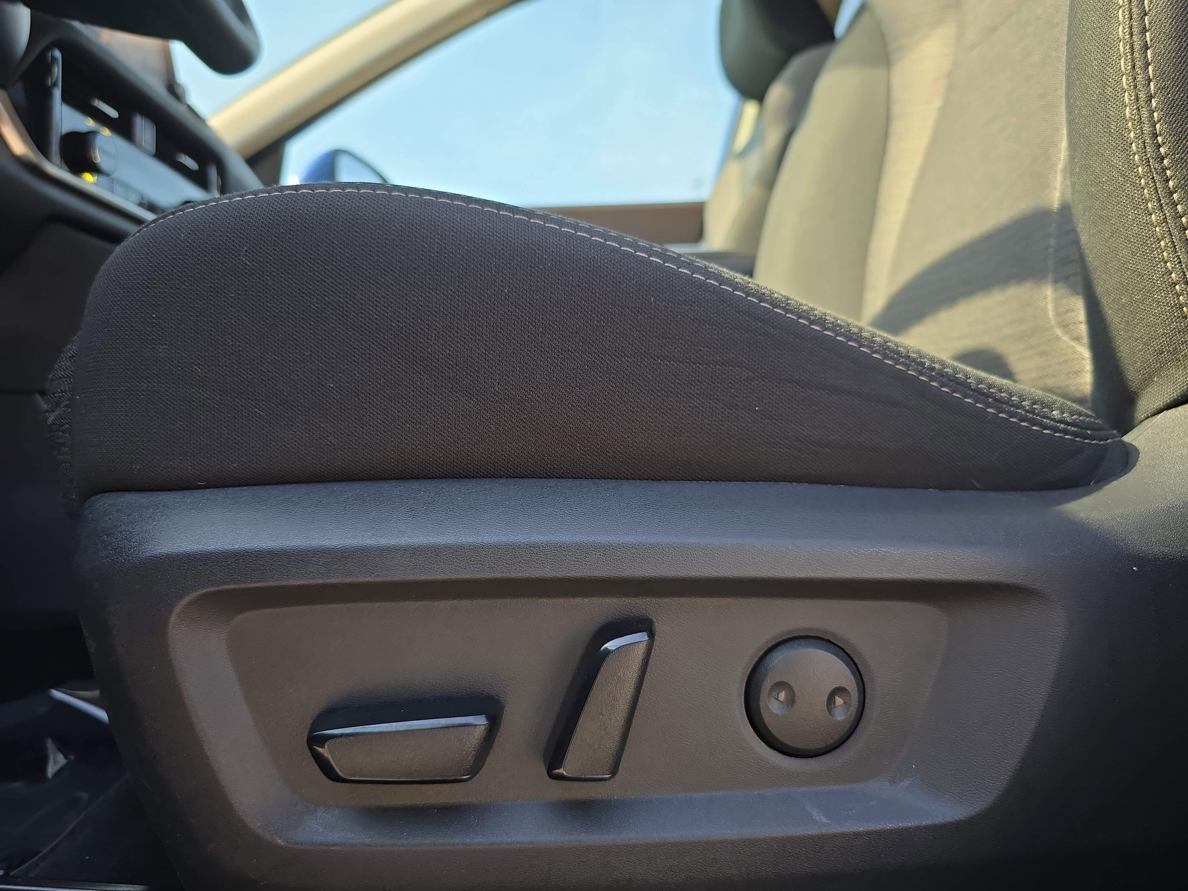 Used 2022 Nissan Rogue SV image 28