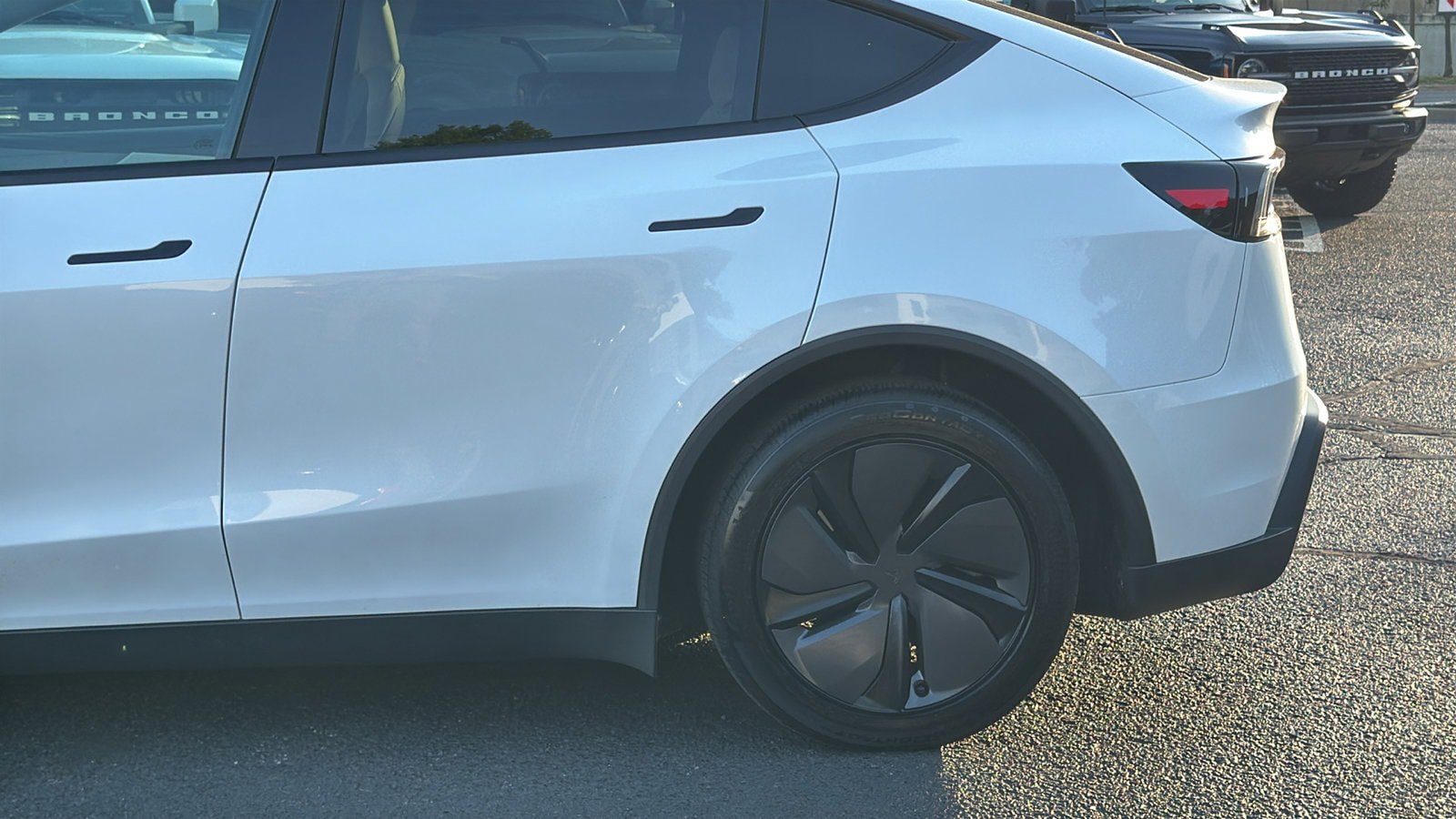 Used 2026 Tesla Model Y 2WD image 12