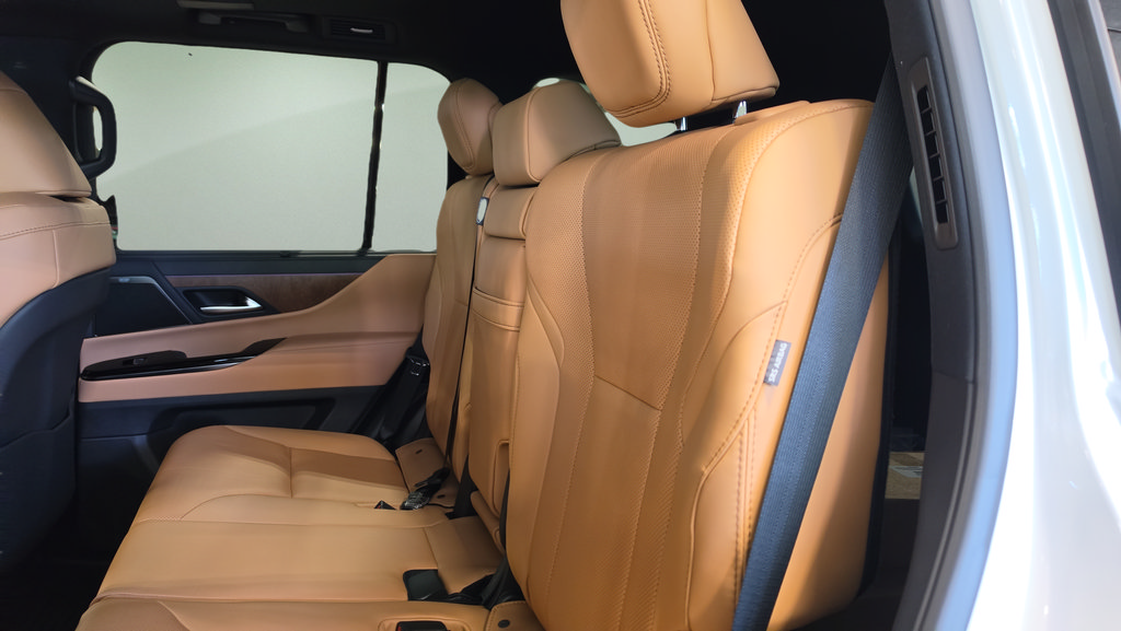 New 2026 Lexus LX 600 4WD w/ Accessory Package (2T) image 18