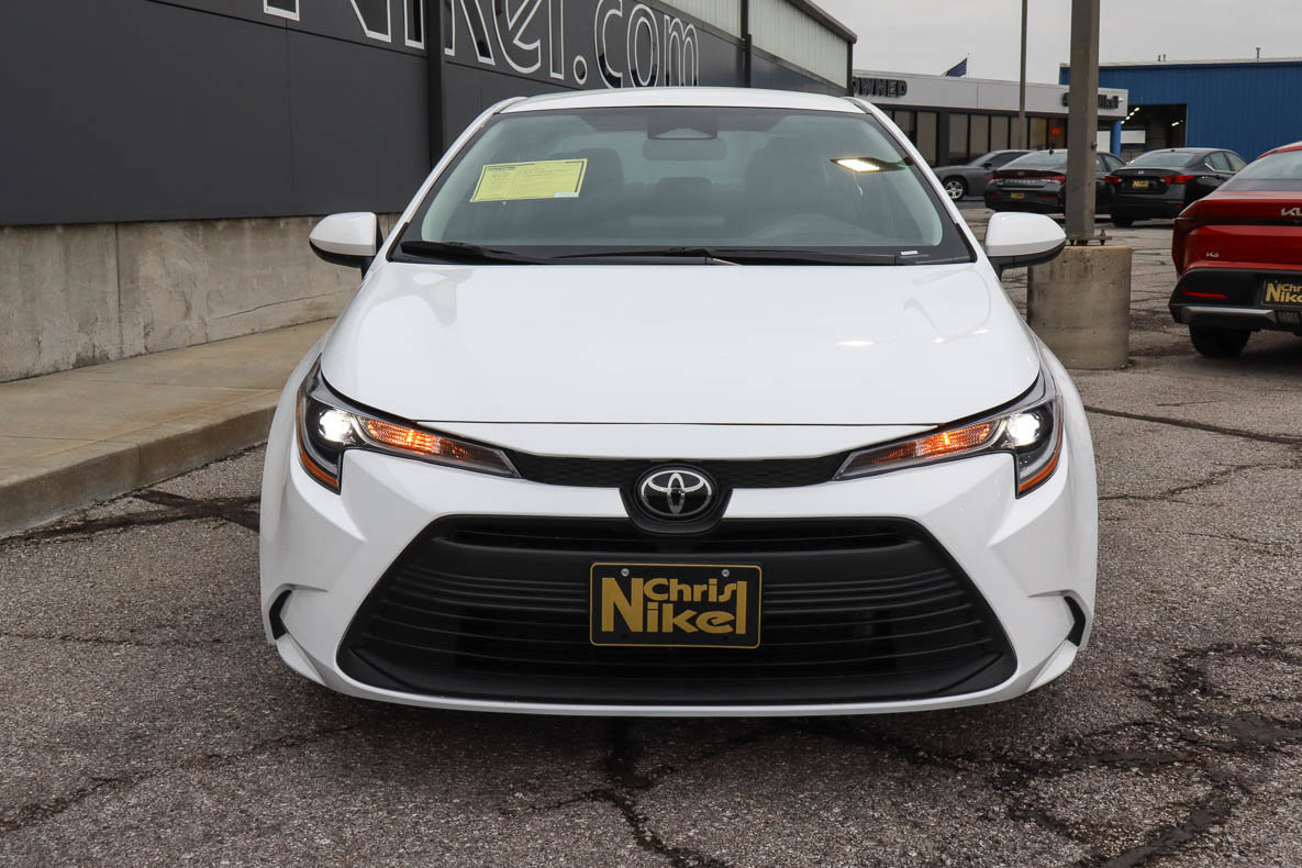 Used 2024 Toyota Corolla LE FWD image 2