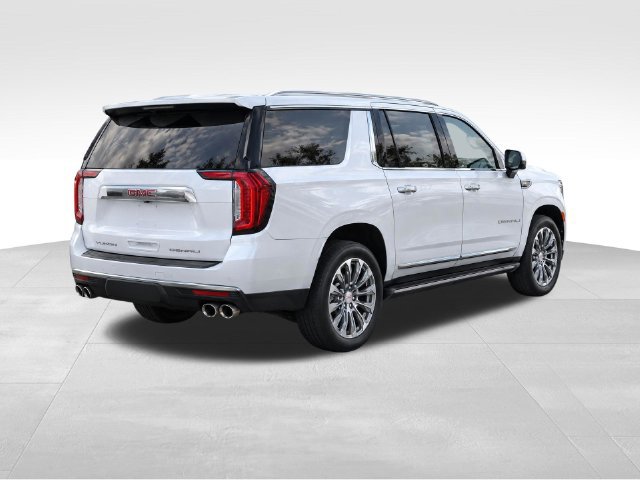 Used 2023 GMC Yukon XL Denali w/ Denali Reserve Package AWD/4WD image 4