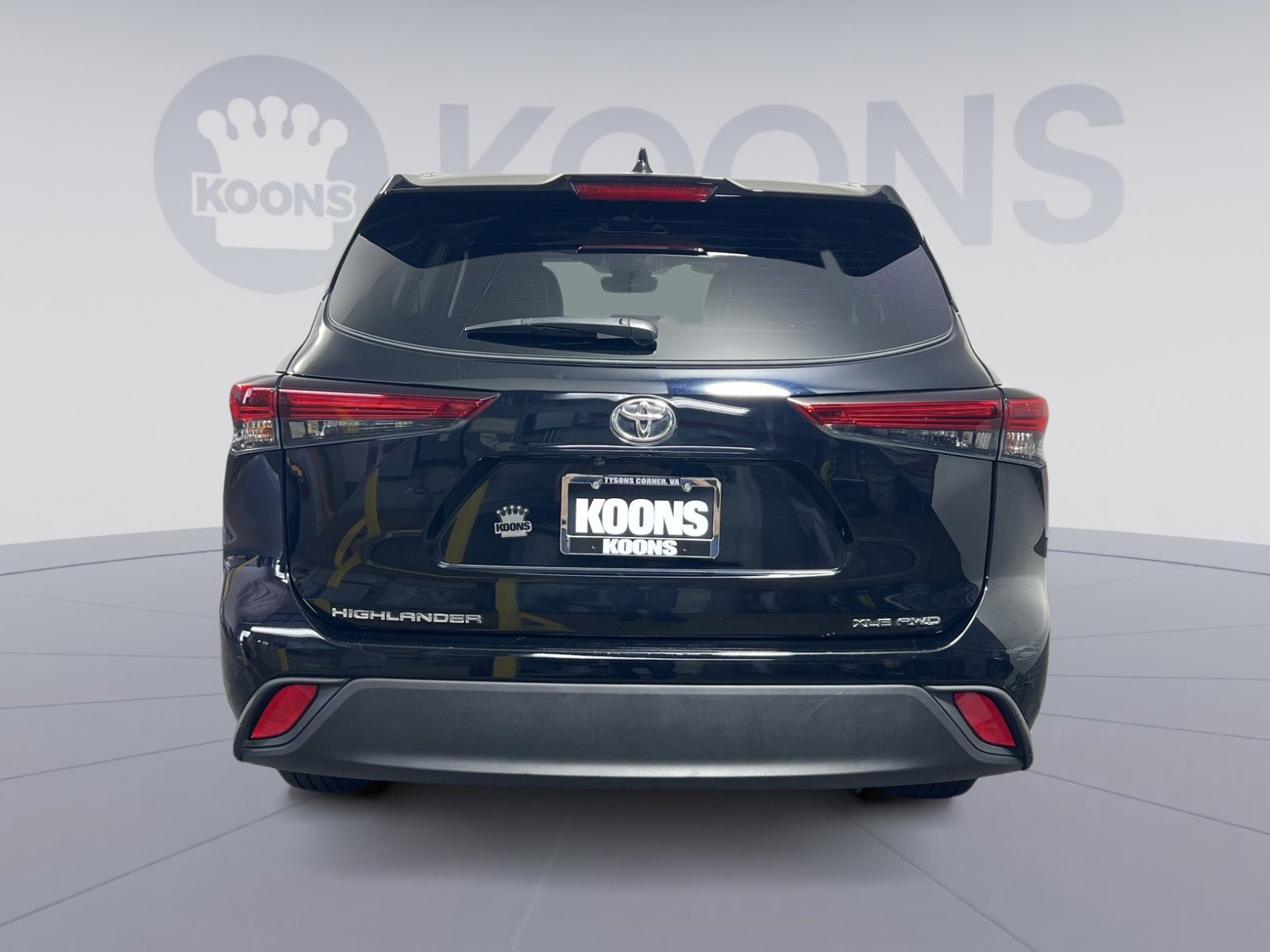 Used 2022 Toyota Highlander XLE AWD/4WD image 10