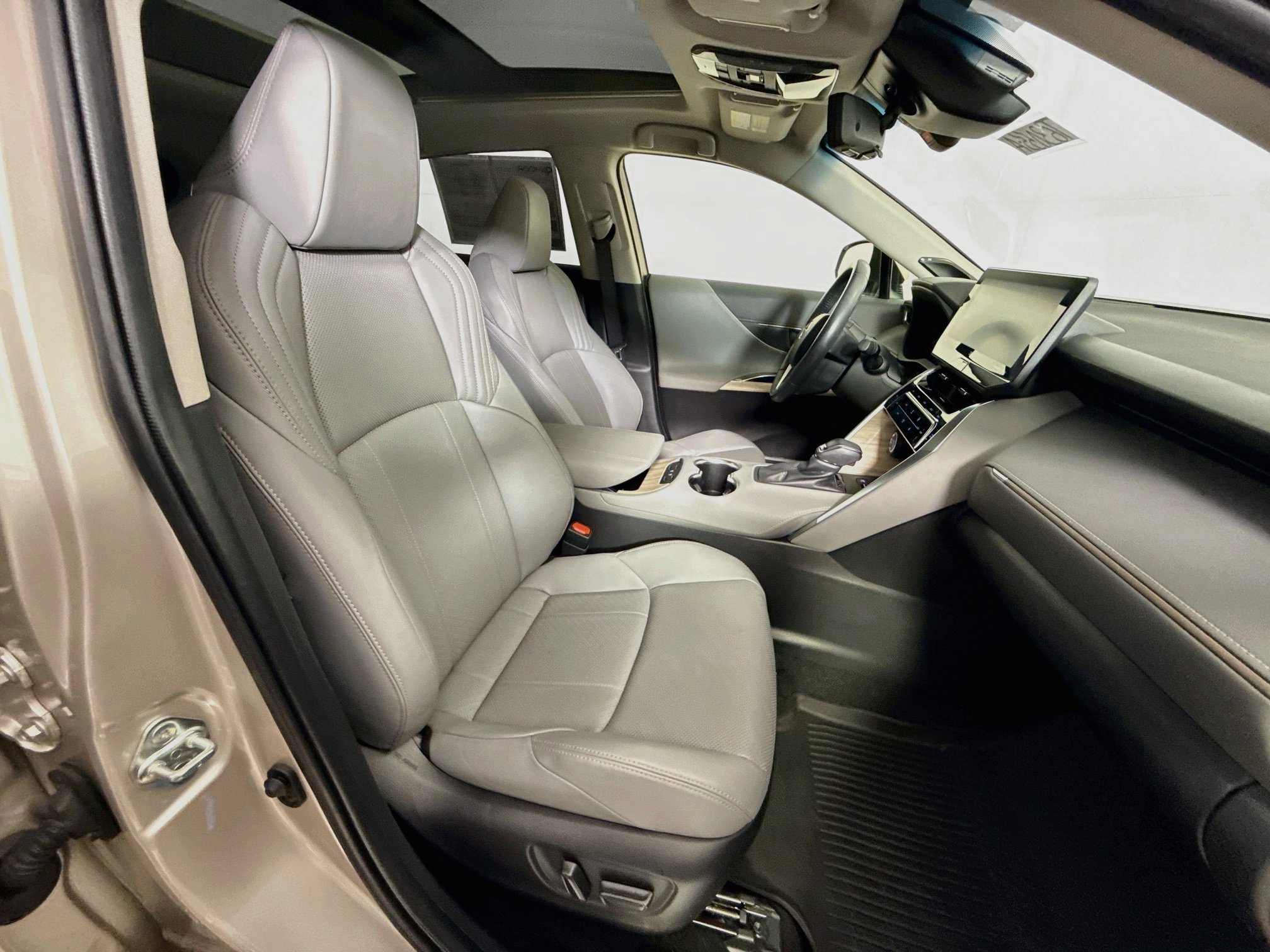 Certified 2022 Toyota Venza Limited w/ Advanced Technology Package AWD/4WD image 28