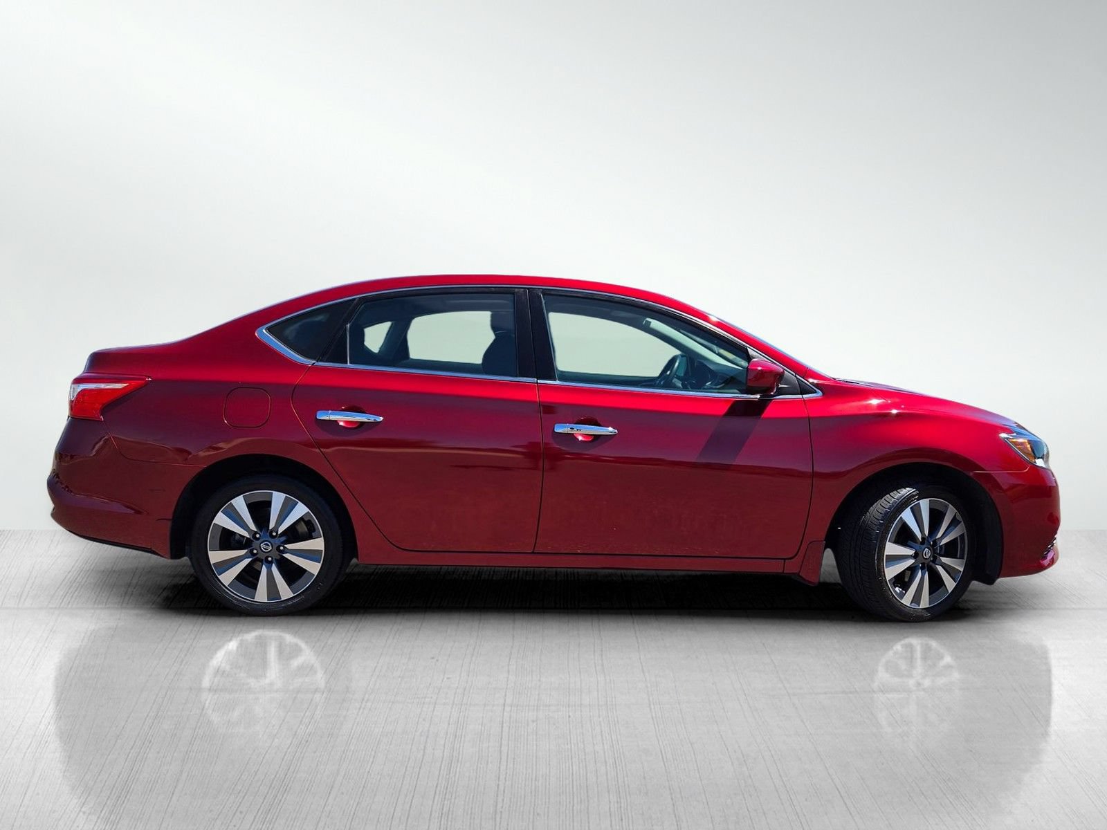 Used 2019 Nissan Sentra SV w/ Special Edition Package FWD image 3