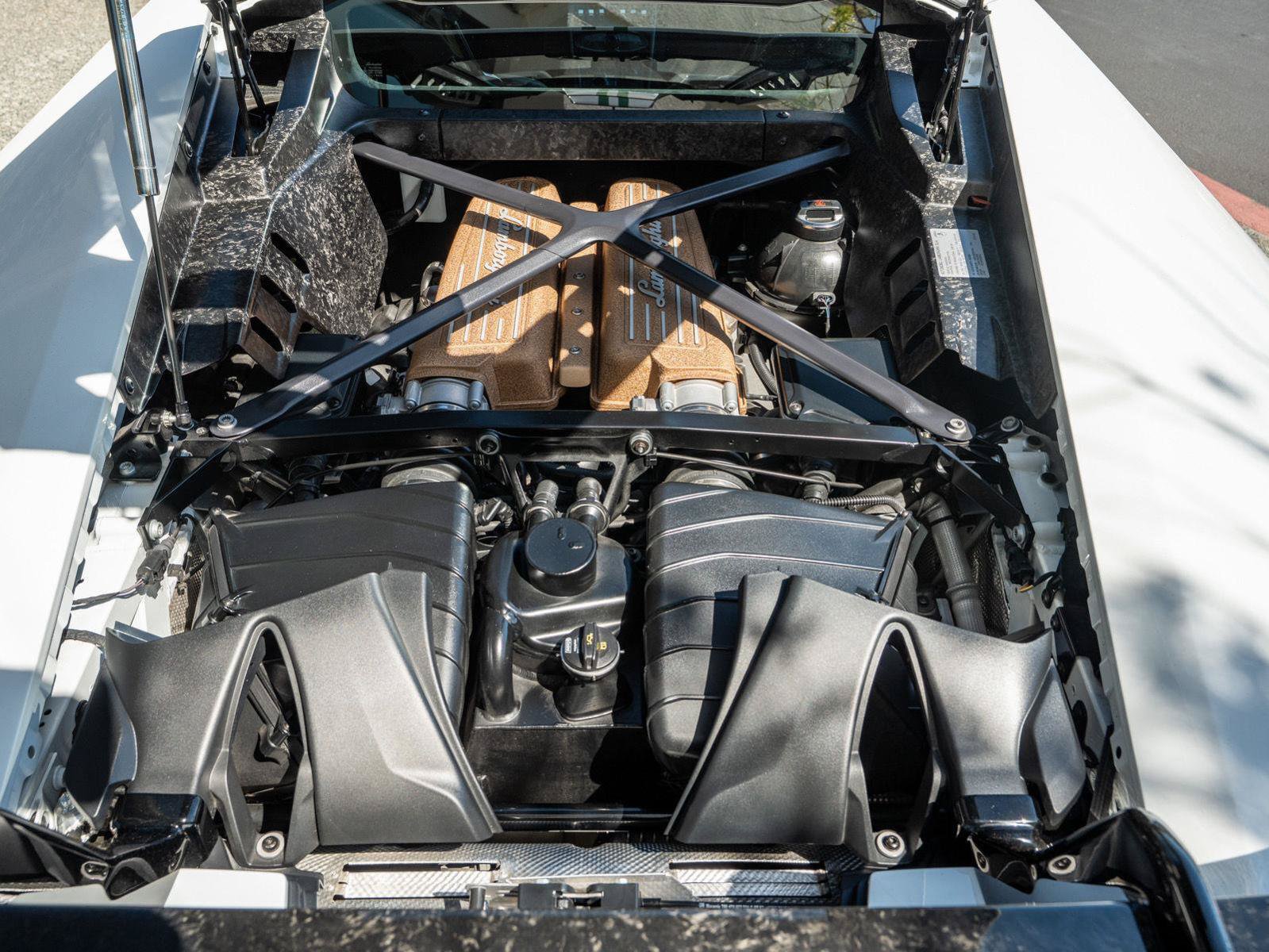 Used 2018 Lamborghini Huracan Performante AWD/4WD image 28