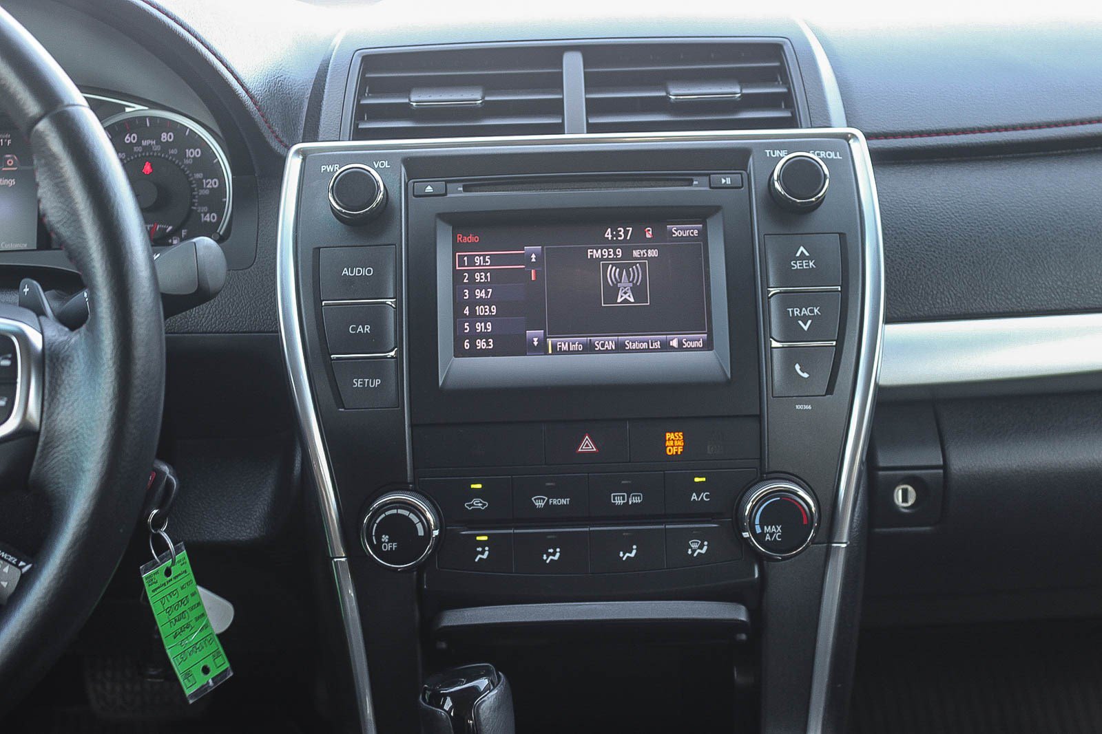 Used 2015 Toyota Camry SE FWD image 14