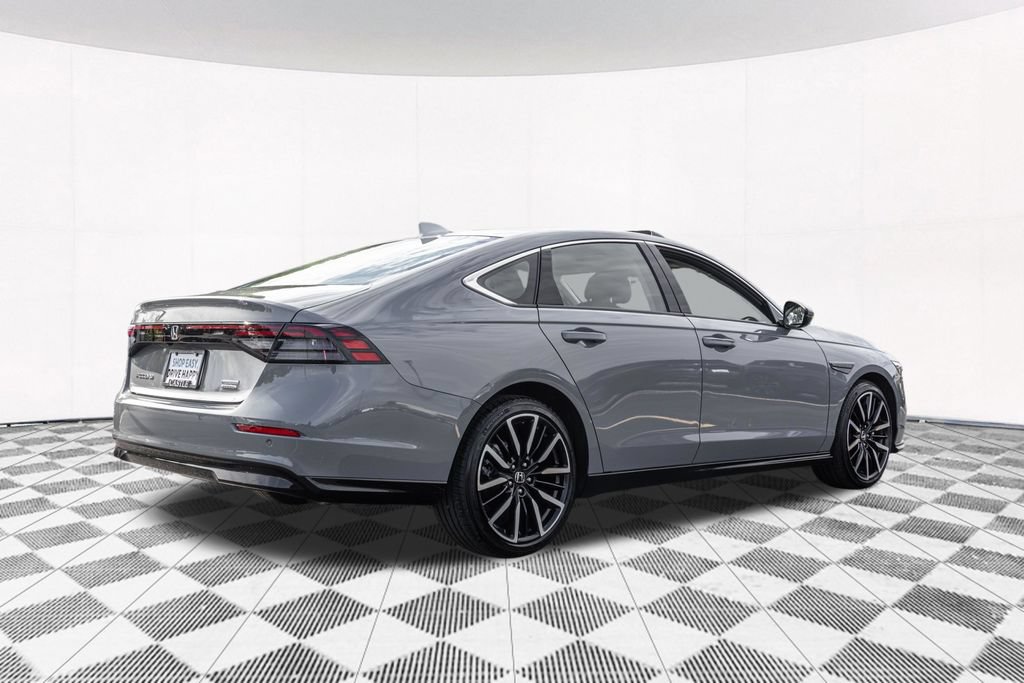 Used 2024 Honda Accord Touring image 9