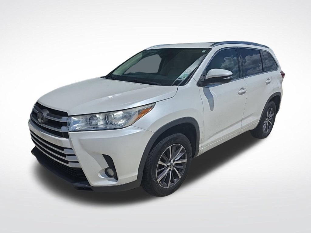 Used 2018 Toyota Highlander XLE FWD image 4