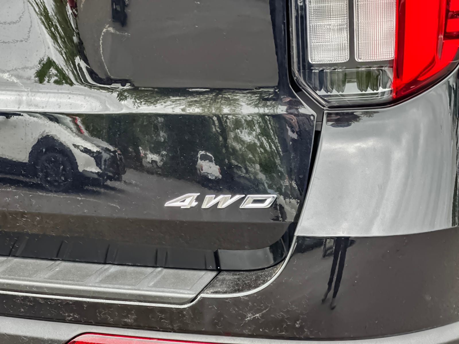 Used 2025 Ford Explorer Active AWD/4WD image 28