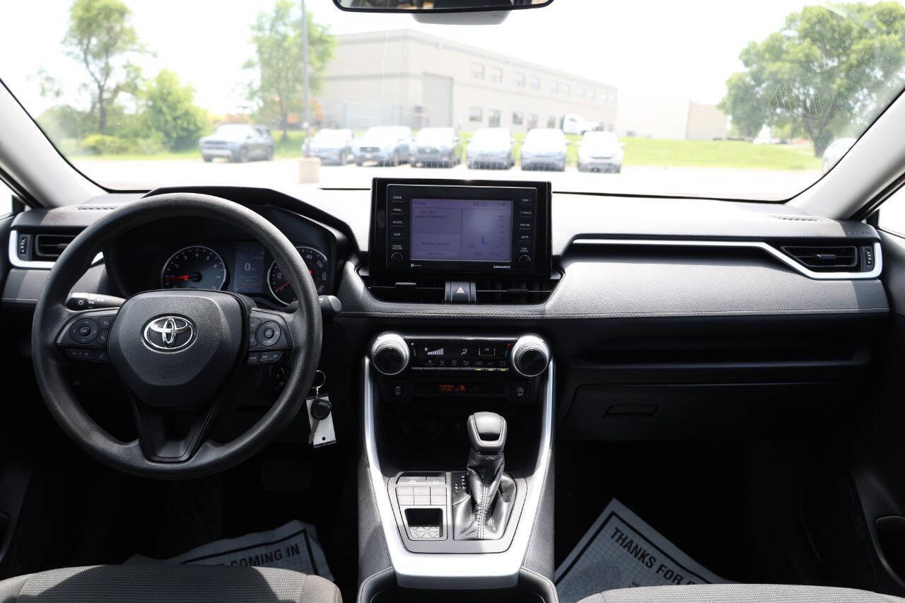 Used 2020 Toyota RAV4 LE AWD/4WD image 14