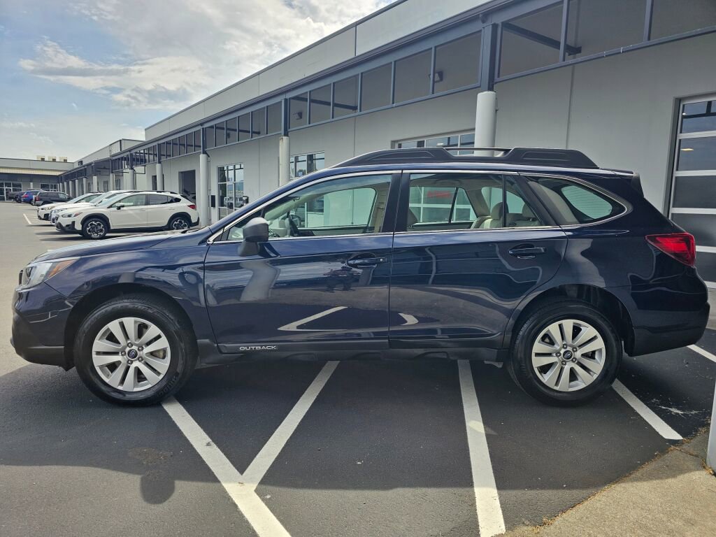 Used 2018 Subaru Outback 2.5i AWD/4WD image 2
