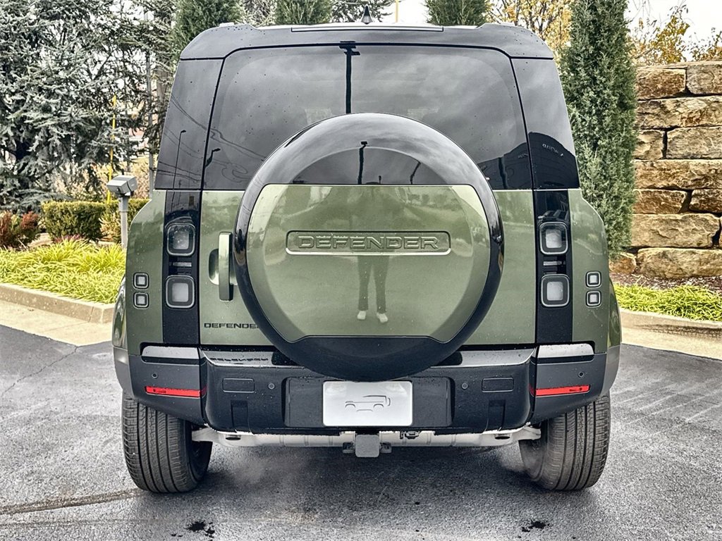Used 2026 Land Rover Defender 110 S image 4