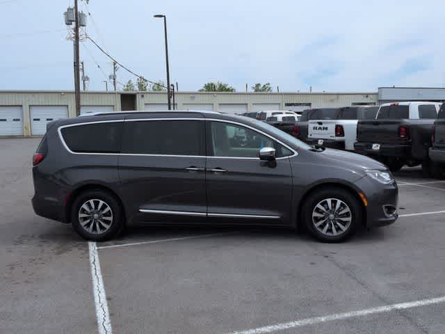 Used 2020 Chrysler Pacifica Limited w/ Advanced Safetytec Group FWD image 9