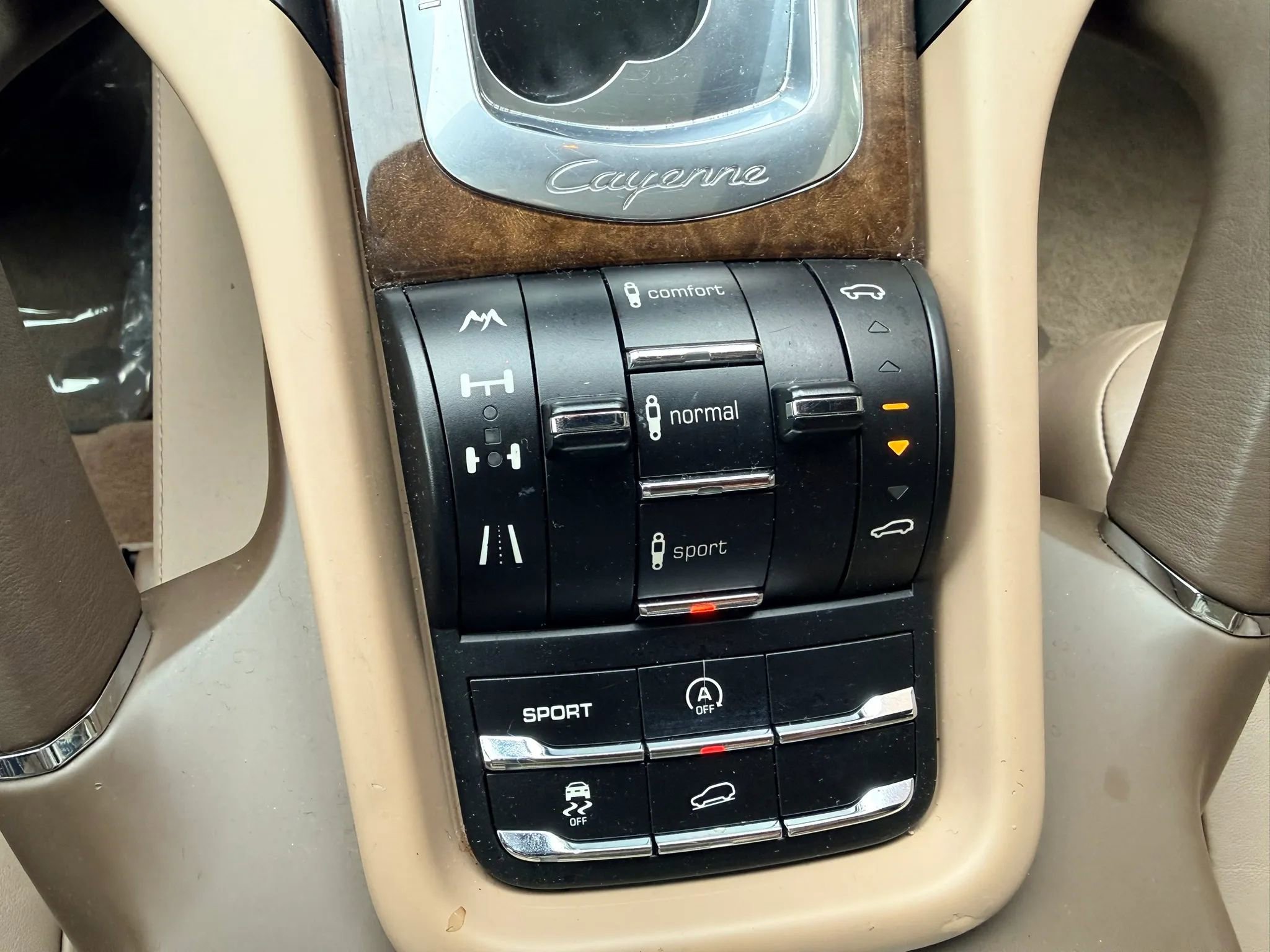 Used 2013 Porsche Cayenne S image 16