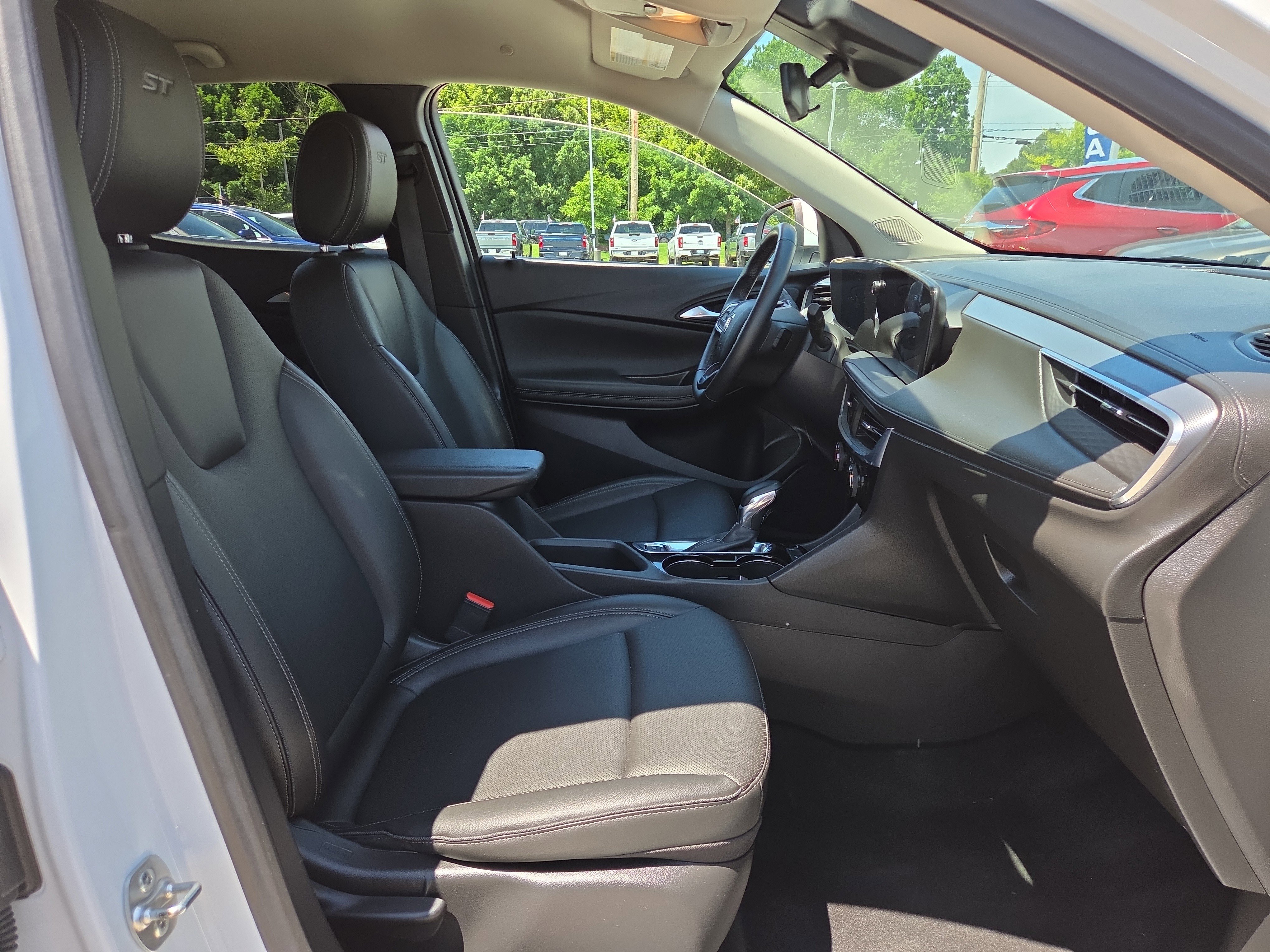 Used 2024 Buick Encore GX Sport Touring FWD image 15
