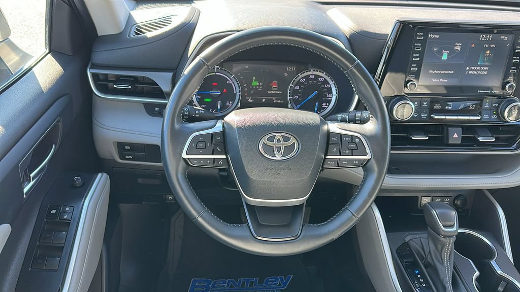 Used 2022 Toyota Highlander XLE AWD/4WD image 13