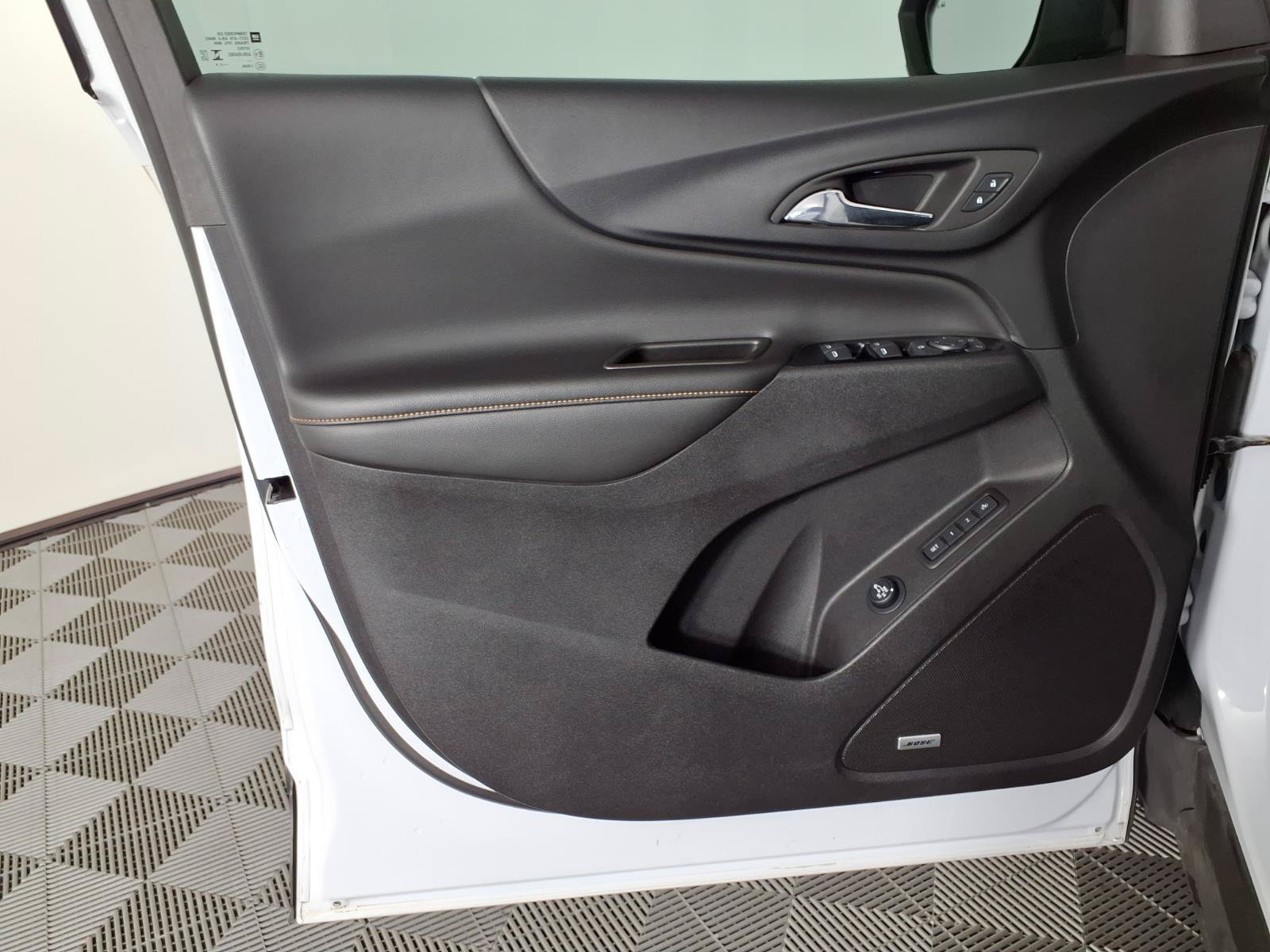 Used 2024 Chevrolet Equinox Premier AWD/4WD image 16