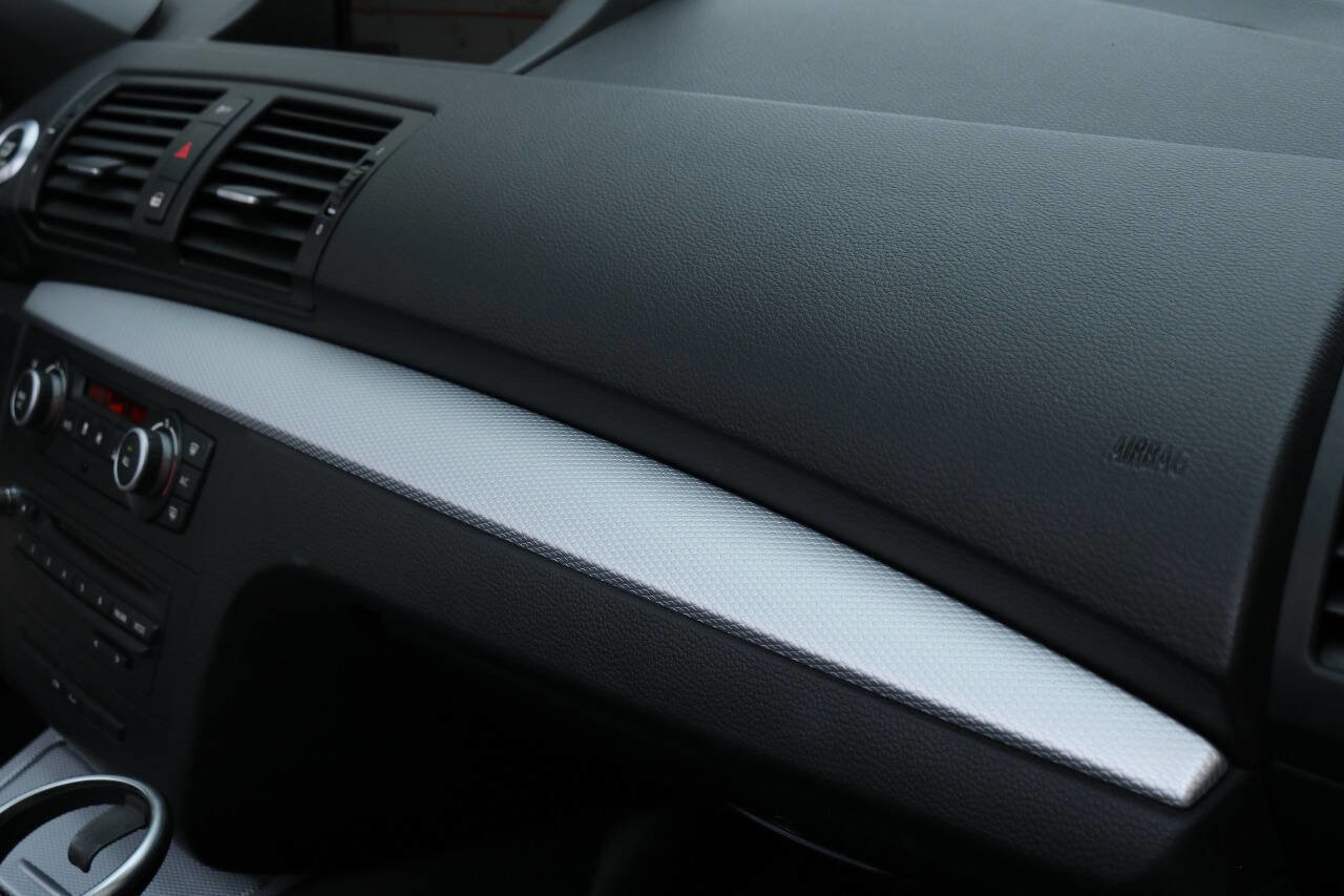 Used 2013 BMW 135i Convertible image 31