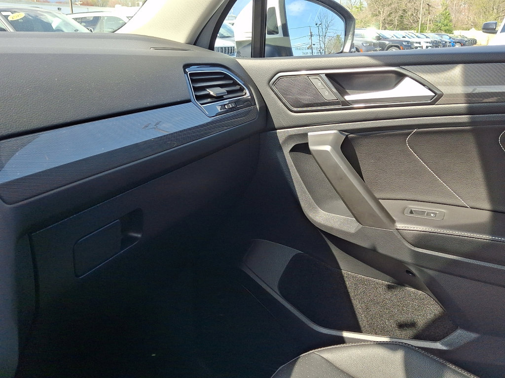 Used 2022 Volkswagen Tiguan SE w/ Panoramic Sunroof Package image 31