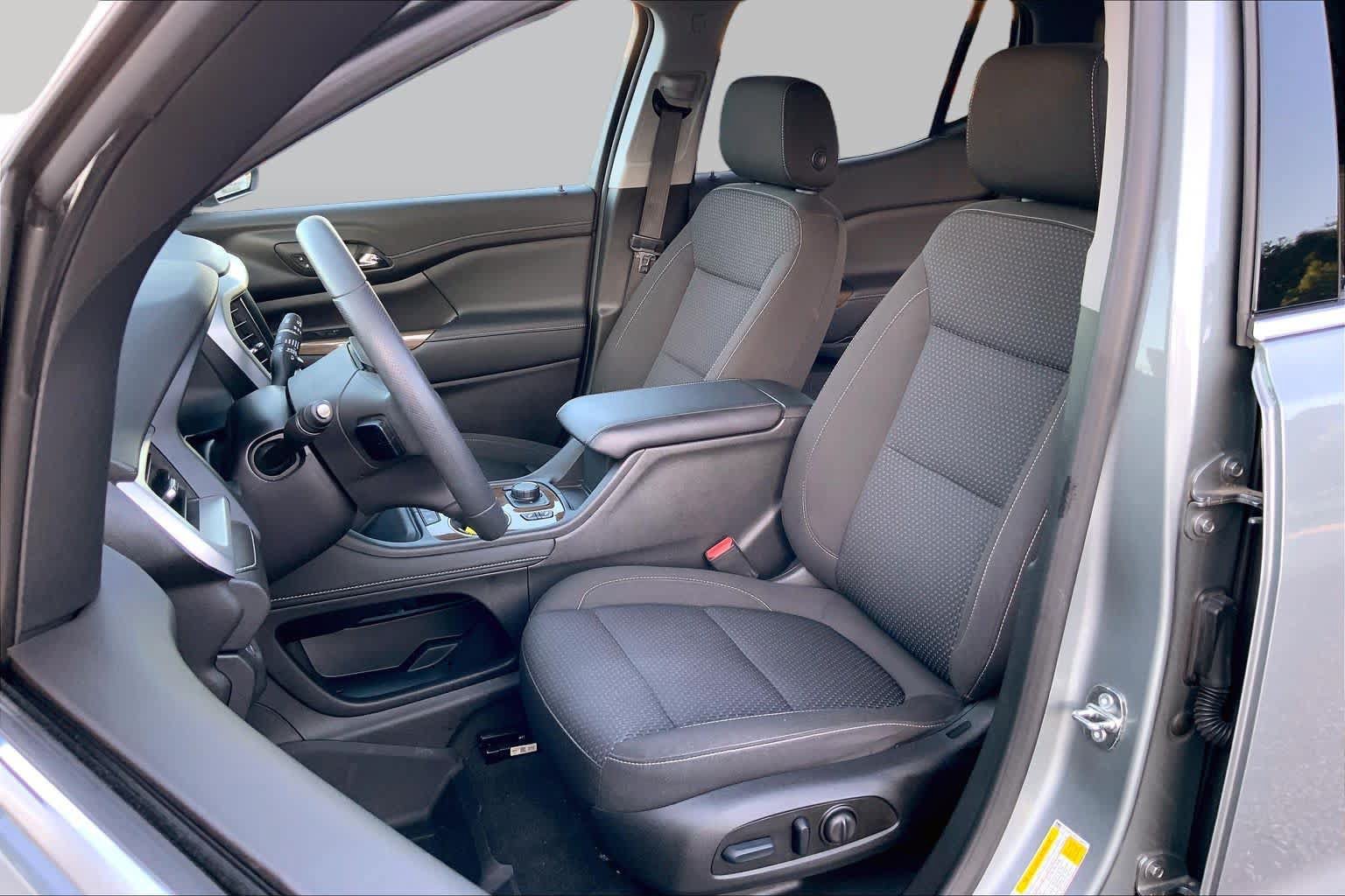 Used 2023 GMC Acadia SLE w/ Driver Convenience Package FWD image 8