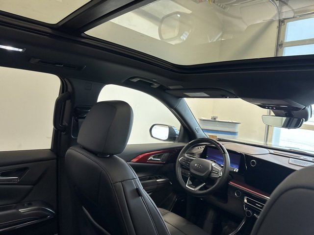 Used 2025 Chevrolet Traverse Z71 image 34