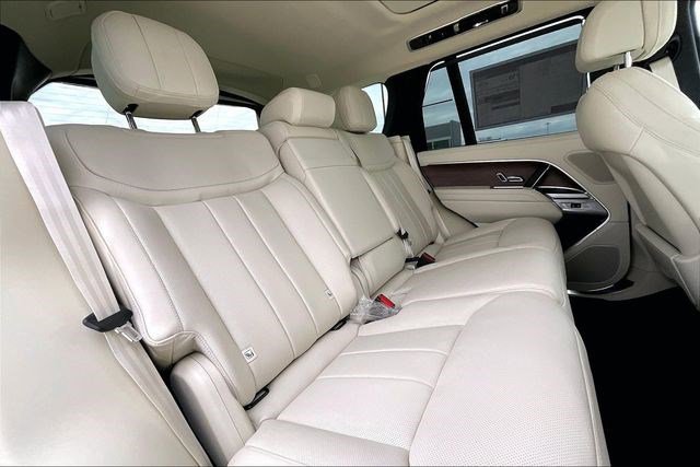New 2026 Land Rover Range Rover SE image 11