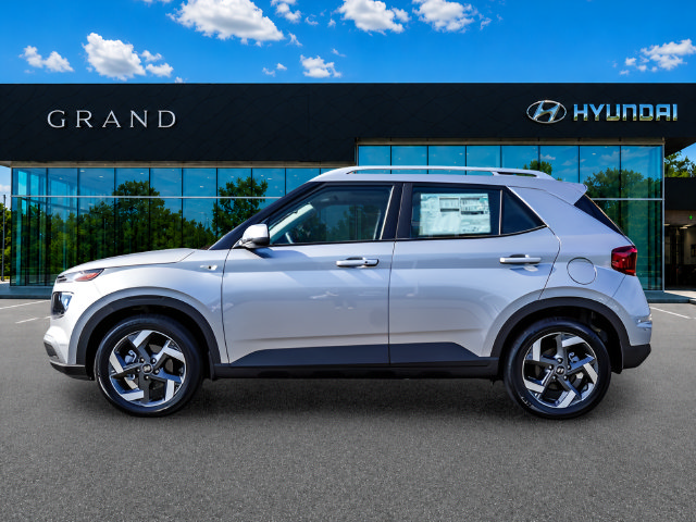New 2026 Hyundai Venue SEL FWD image 3