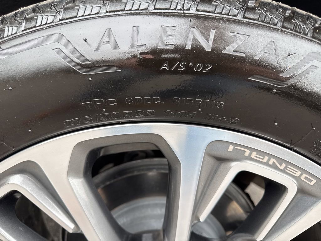 Used 2025 GMC Yukon Denali w/ Denali Reserve Package image 40