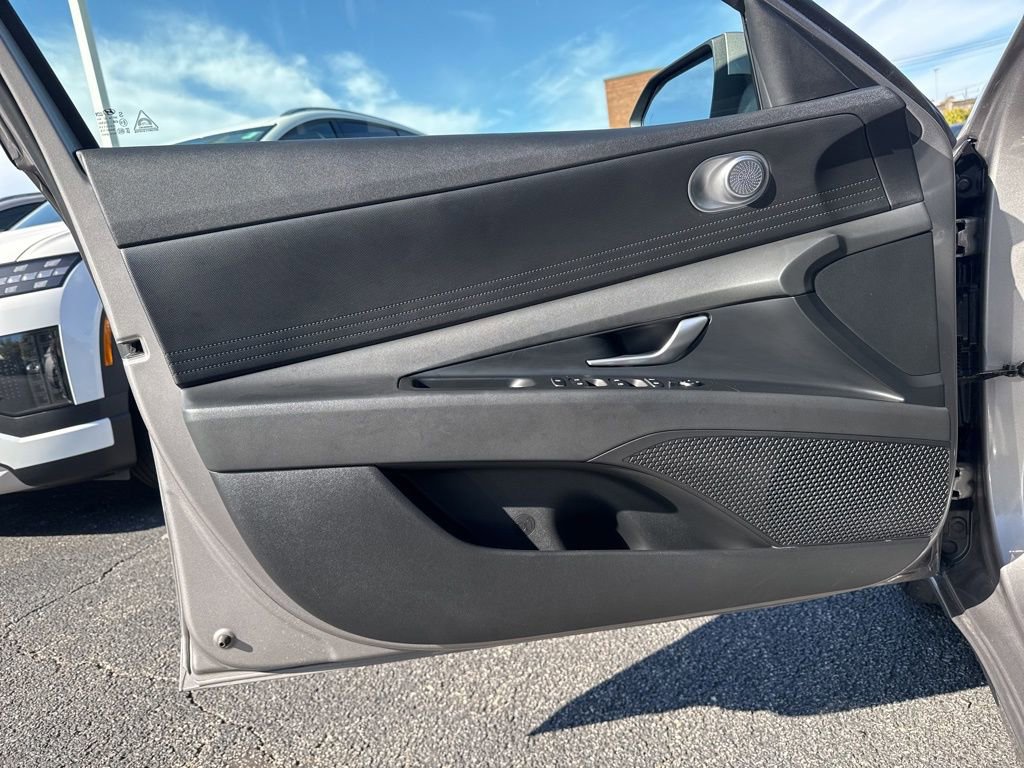Used 2023 Hyundai Elantra SEL image 23