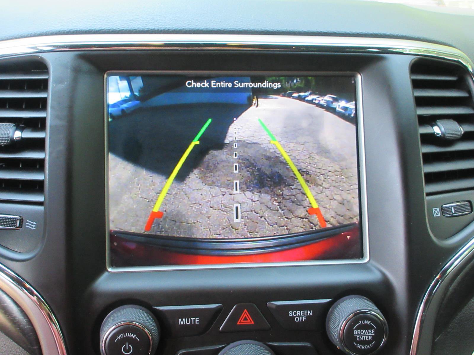 Used 2018 Jeep Grand Cherokee Laredo AWD/4WD image 14