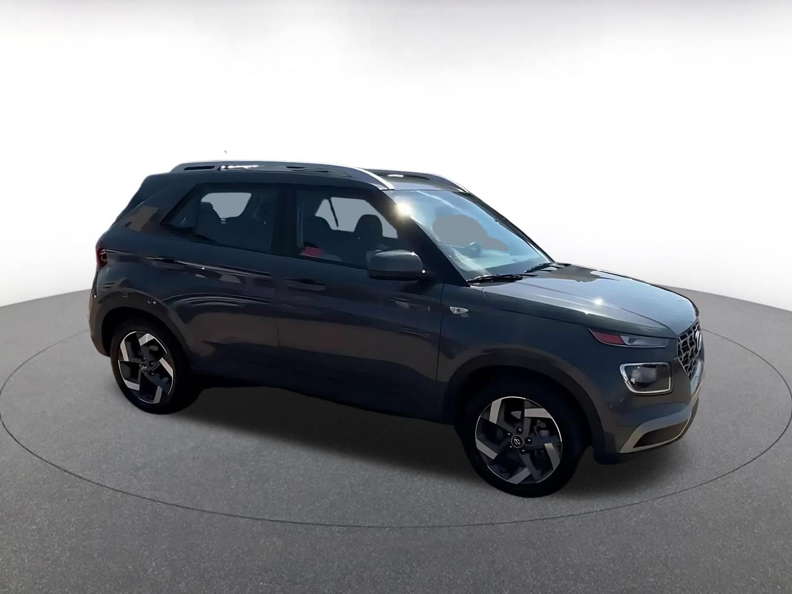 Used 2026 Hyundai Venue SEL FWD image 2